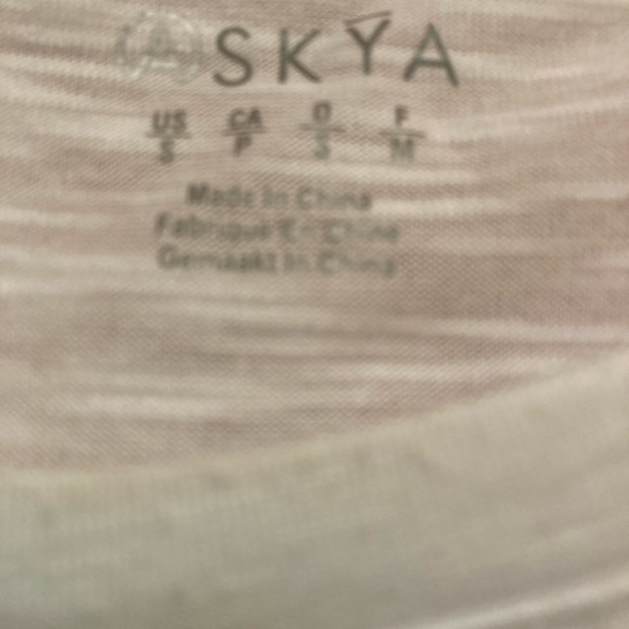 White long sleeved drape wrap shirt.perfect condition. Polyester/rayon - Picture 3 of 5